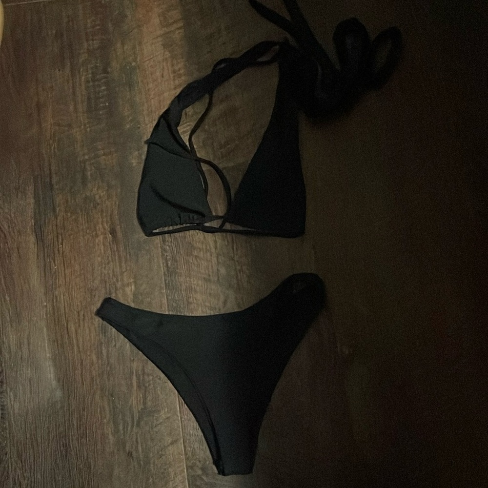 Black bikini